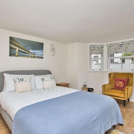 Spacious Seaside Escape In The Heart Of Deal, 4 Mins From The Beach Eksteriør billede