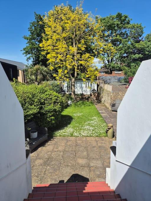 Spacious Seaside Escape In The Heart Of Deal, 4 Mins From The Beach Eksteriør billede