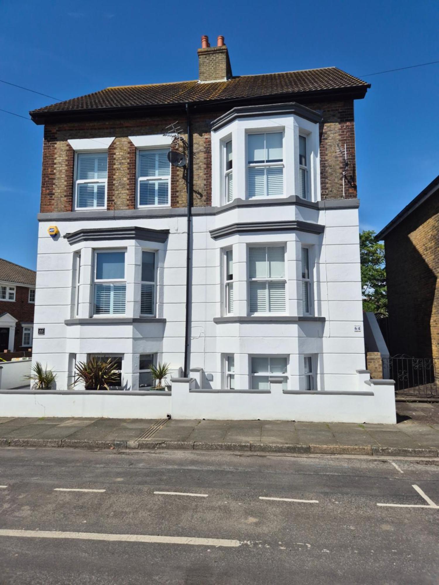 Spacious Seaside Escape In The Heart Of Deal, 4 Mins From The Beach Eksteriør billede