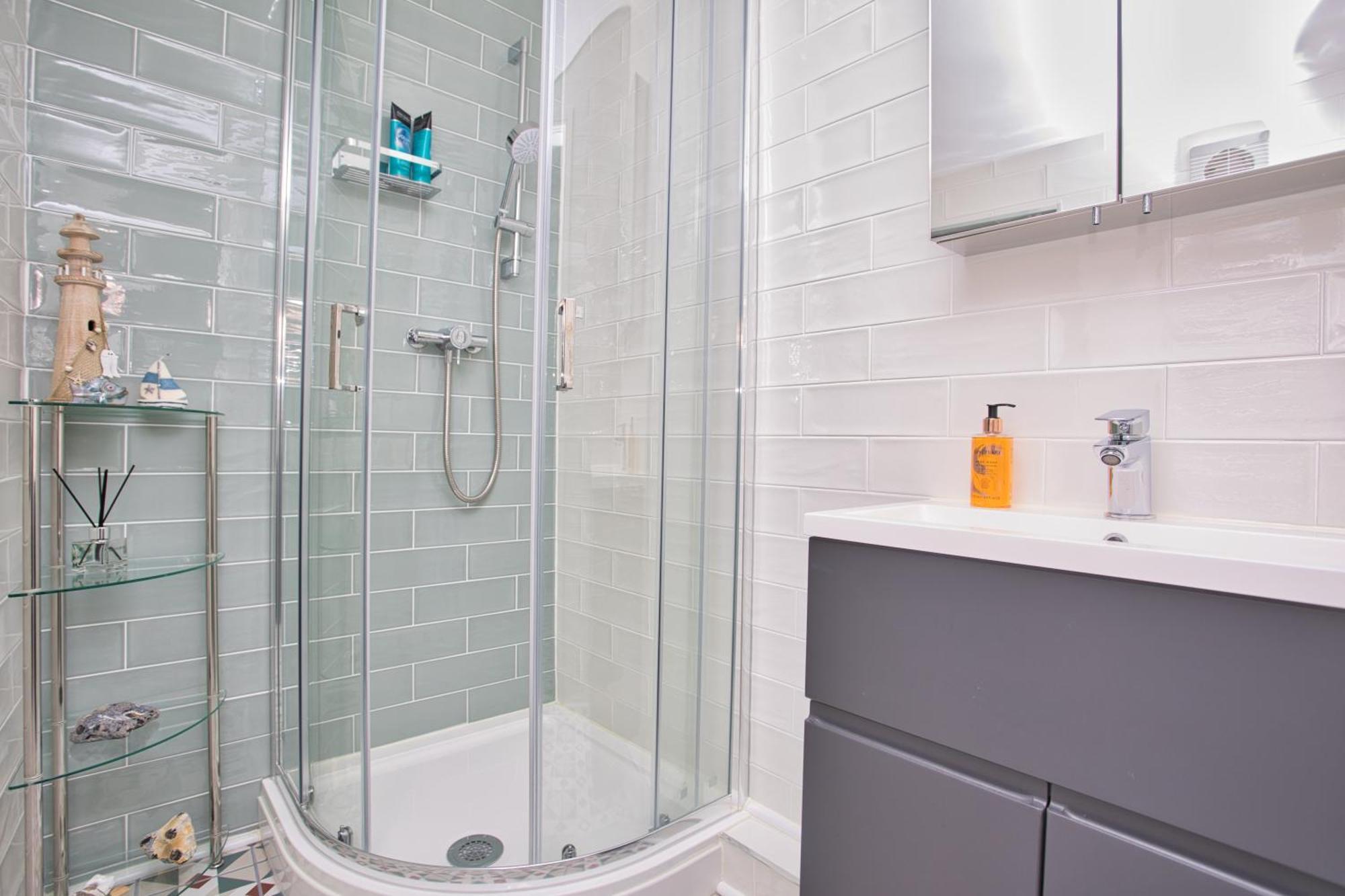 Spacious Seaside Escape In The Heart Of Deal, 4 Mins From The Beach Eksteriør billede