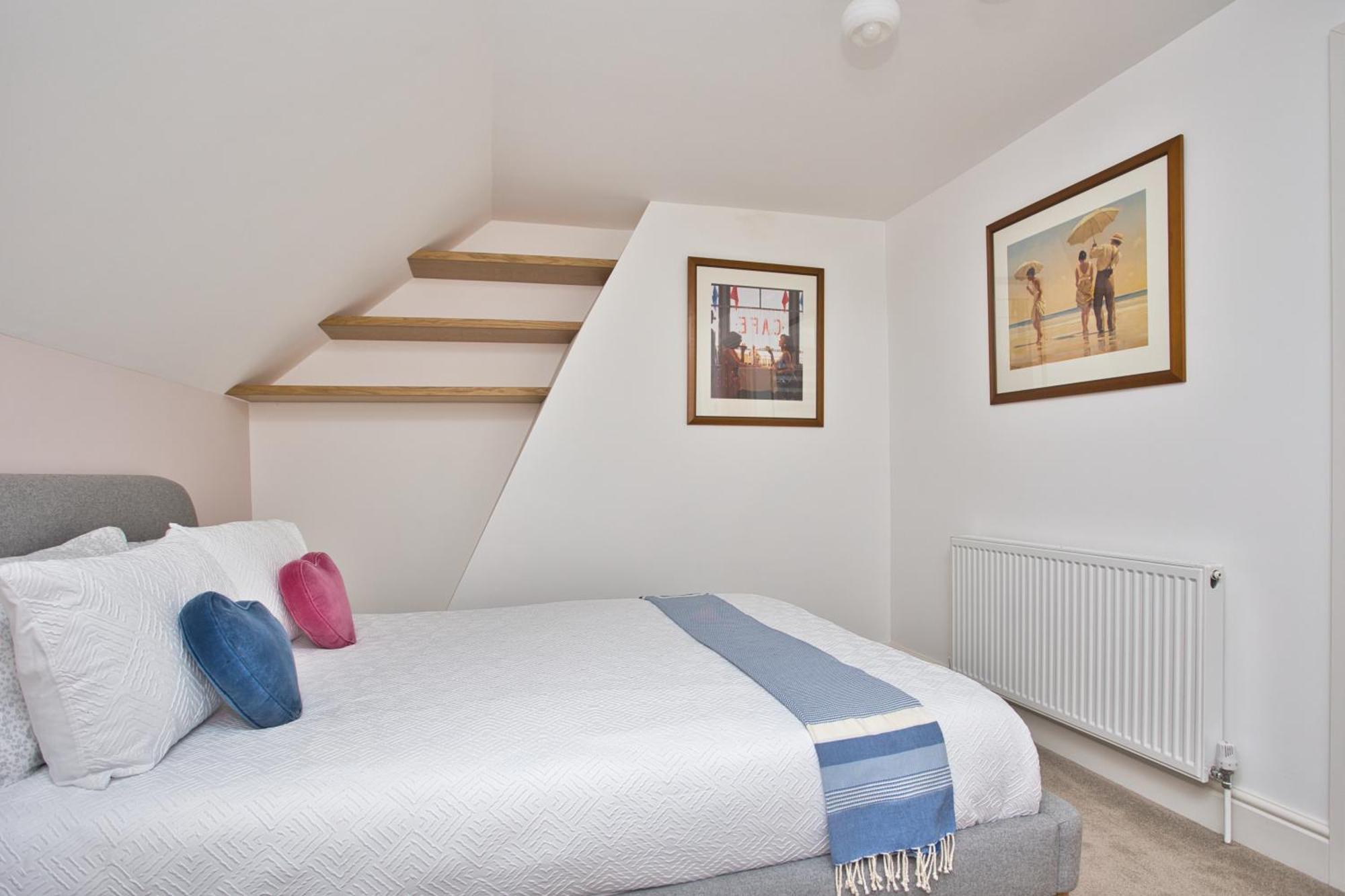 Spacious Seaside Escape In The Heart Of Deal, 4 Mins From The Beach Eksteriør billede