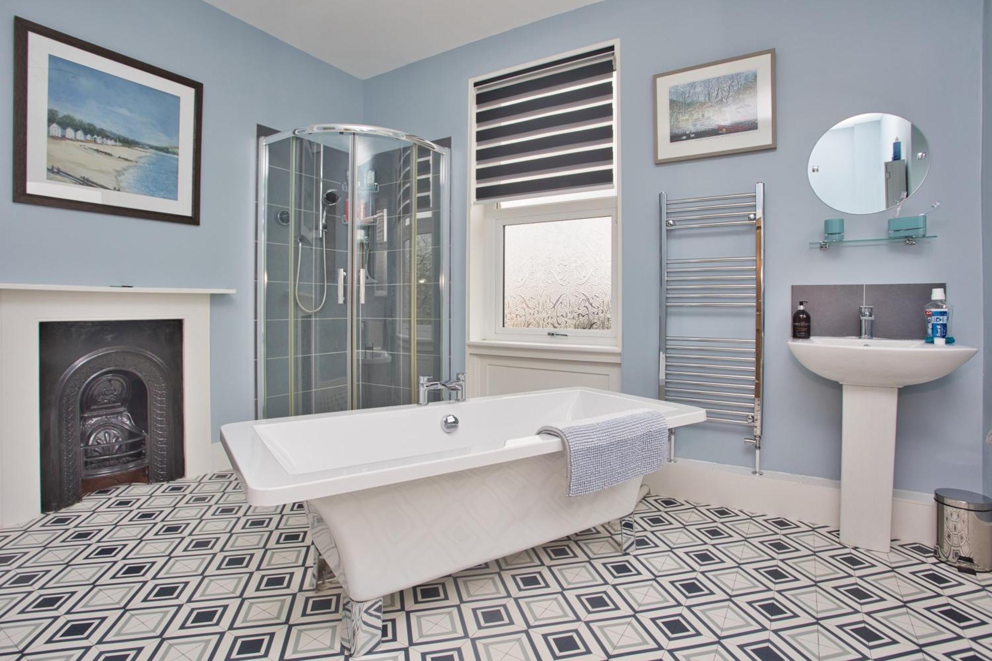 Spacious Seaside Escape In The Heart Of Deal, 4 Mins From The Beach Eksteriør billede