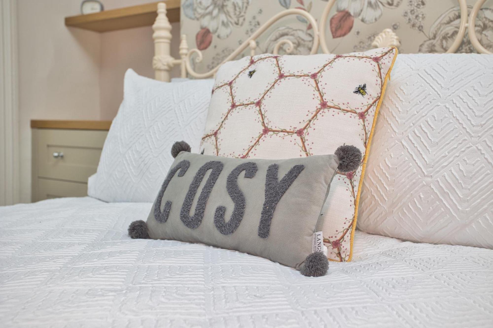 Spacious Seaside Escape In The Heart Of Deal, 4 Mins From The Beach Eksteriør billede