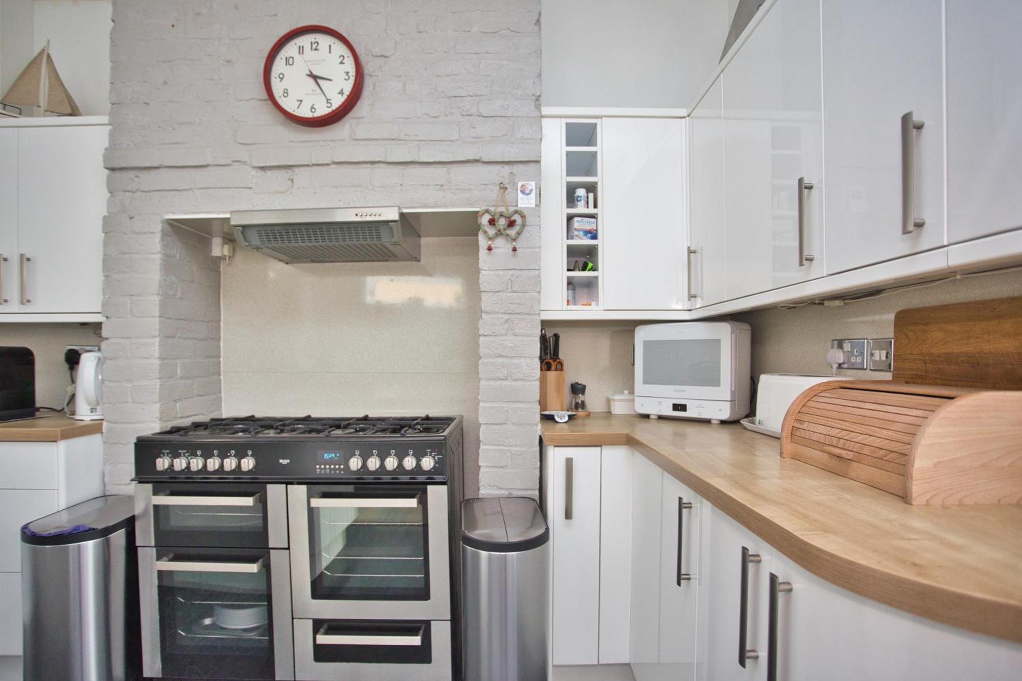 Spacious Seaside Escape In The Heart Of Deal, 4 Mins From The Beach Eksteriør billede