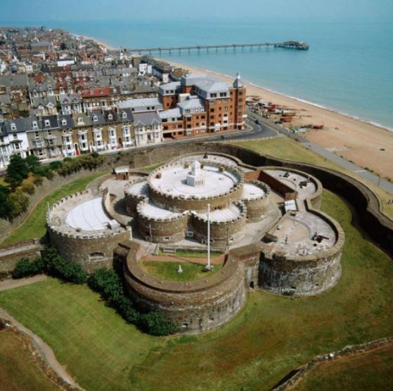 Spacious Seaside Escape In The Heart Of Deal, 4 Mins From The Beach Eksteriør billede