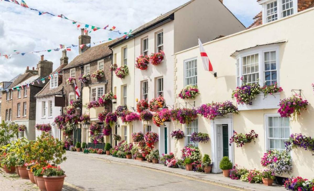 Spacious Seaside Escape In The Heart Of Deal, 4 Mins From The Beach Eksteriør billede